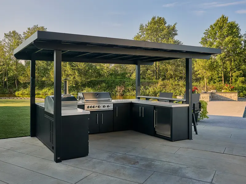 Edgemont Bay U-Shaped Outdoor Kitchen Featuring Bar Seating, Grill & Pizza Oven