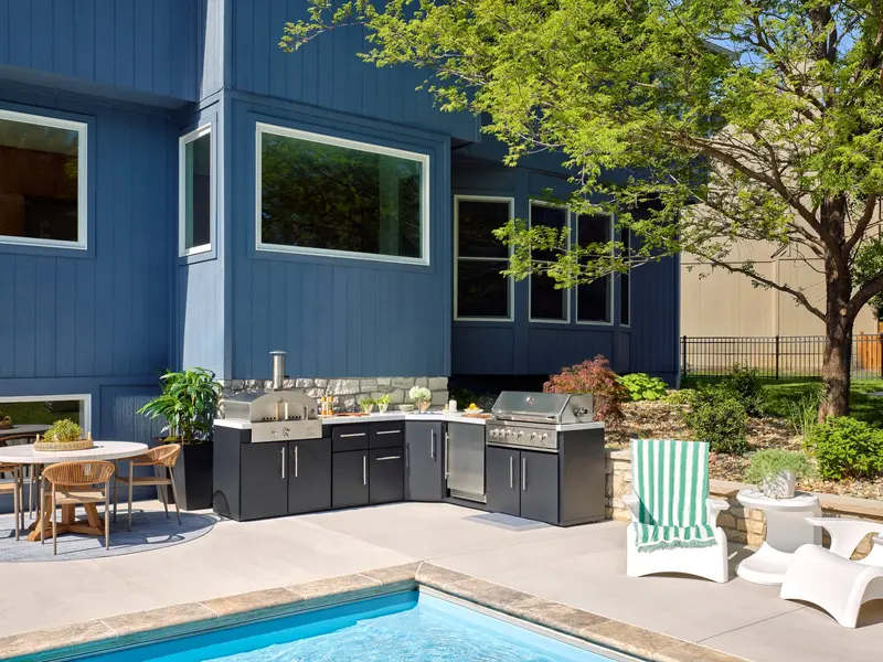 Emory Corner Outdoor Kitchen Island Featuring Grill and Pizza Oven