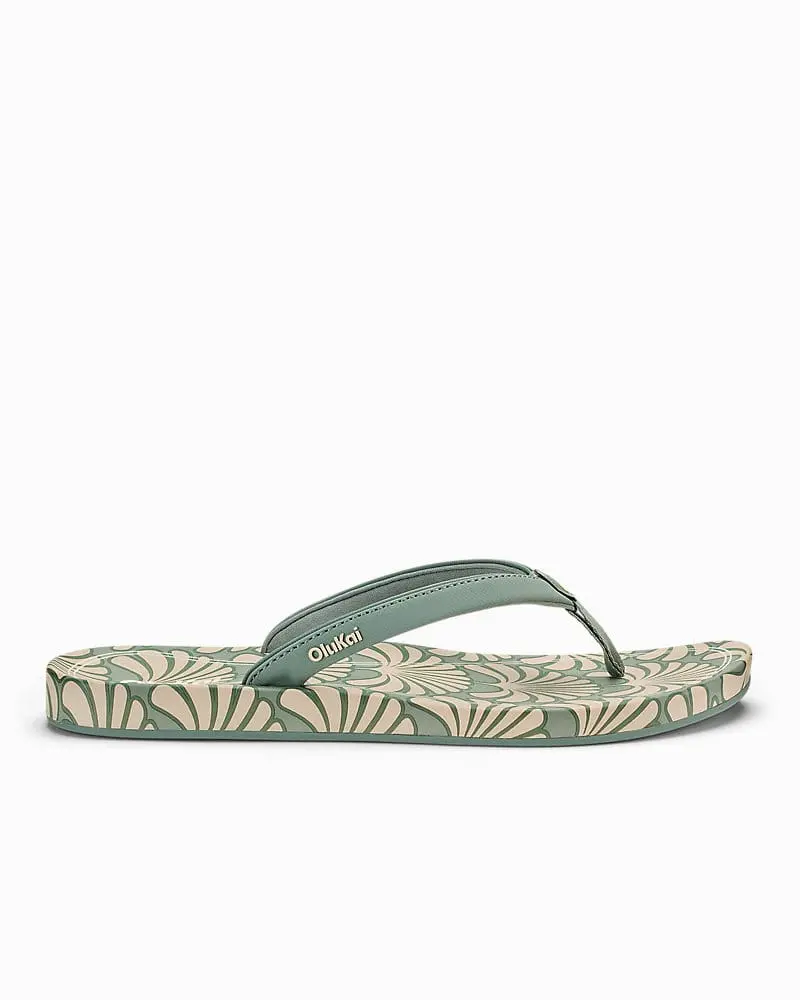 OluKai ‘Uiki Women’s Sandals – Silver Pine & Pa’i Accent