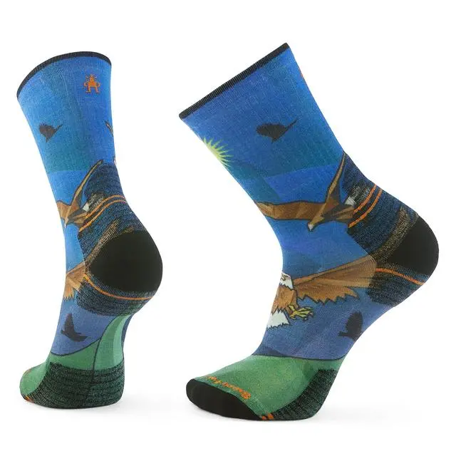 Unisex Hike-Themed Eagle Print Crew Socks