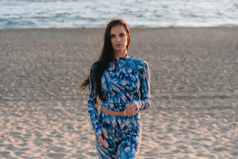 Women’s Azure Plume Pullover Raglan Top