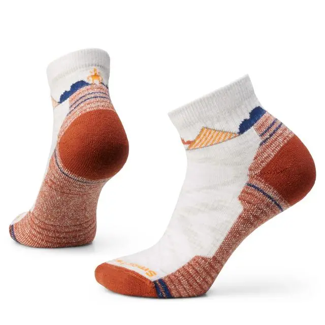 Women’s Hiking Ankle Socks with Clear Canyon Pattern