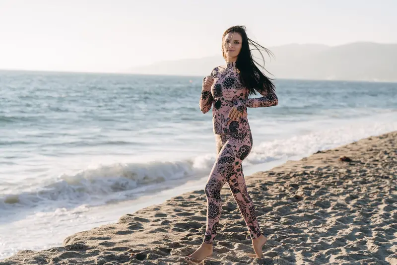 Women’s UPF 50+ Long-Sleeve Swim Leggings in Toffee Tattoo