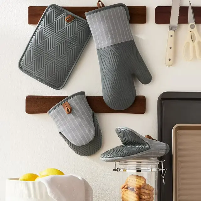 Yarn-Dyed Silicone Oven Mitt Set — 4-Piece (Mini + Standard)